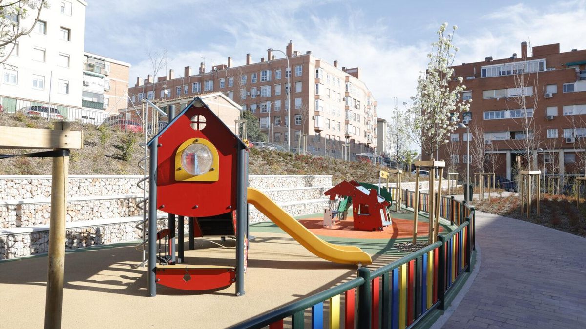 Zona infantil del parque en Ciudad Lineal