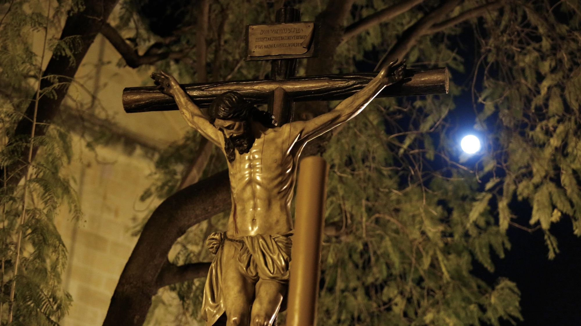 La procesión de la Hermandad de la Buena Muerte, en imágenes