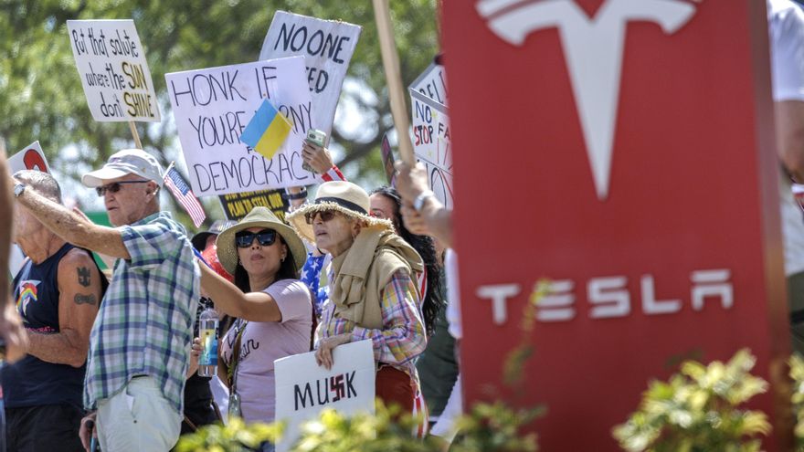 El FBI crea un grupo especial para investigar los ataques contra los vehículos Tesla