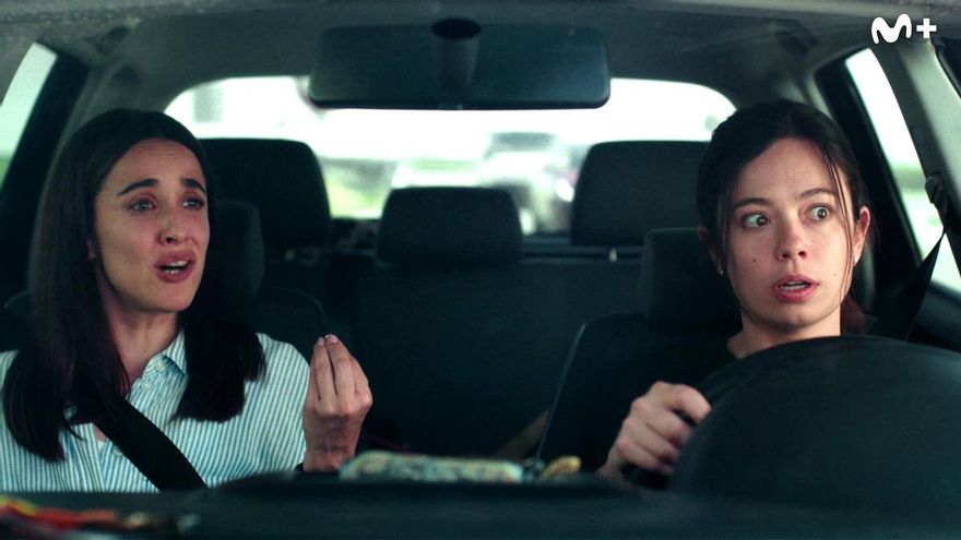 Macarena García y Anna Castillo en el tráiler de 'Se tiene que morir mucha gente'