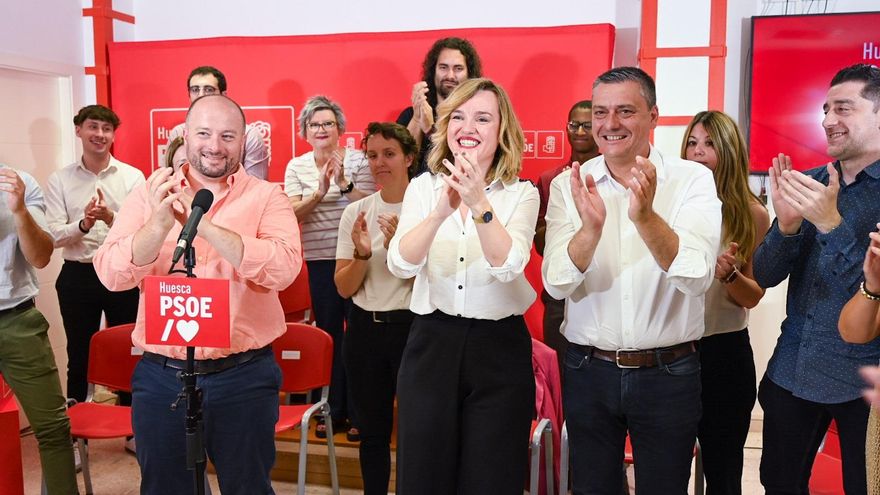 Carlos Dueso, Pilar Alegría y Fernando Sabés en la asamblea del PSOE celebrada este sábado en Monzón