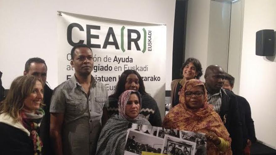 Varios participantes en la iniciativa Bizilagunak, la familia de al lado.