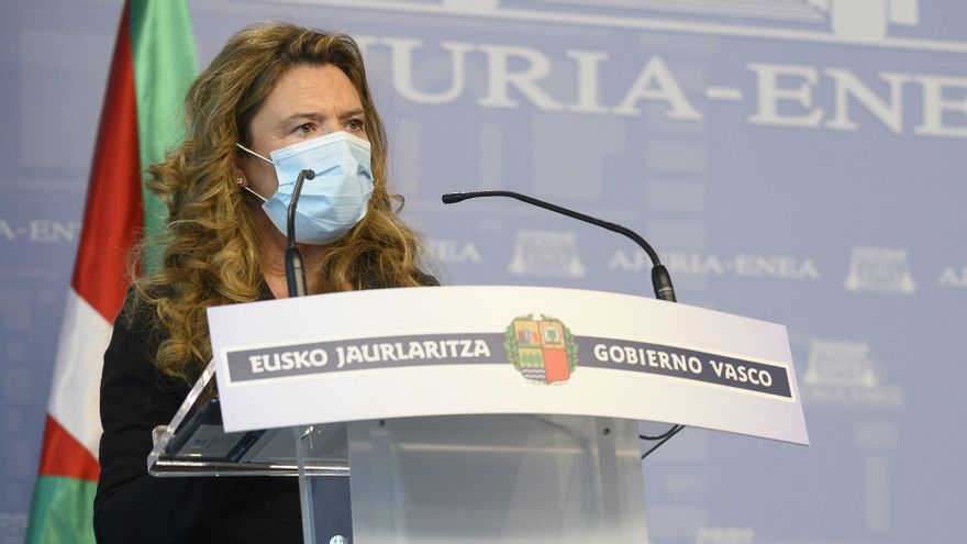 El lehendakari, Iñigo Urkullu, (d) hoy junto con la consejera de Salud, Gotzone Sagardui. EFE/ IREKIA