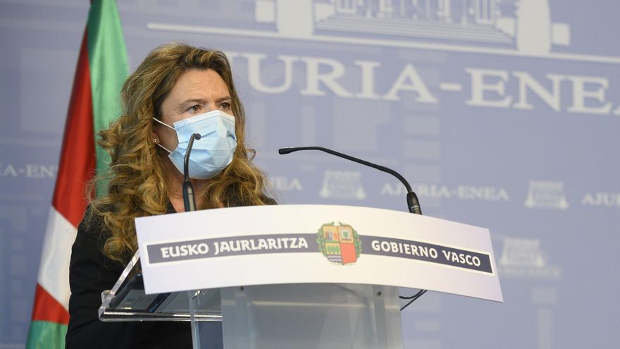El lehendakari, Iñigo Urkullu, (d) hoy junto con la consejera de Salud, Gotzone Sagardui. EFE/ IREKIA