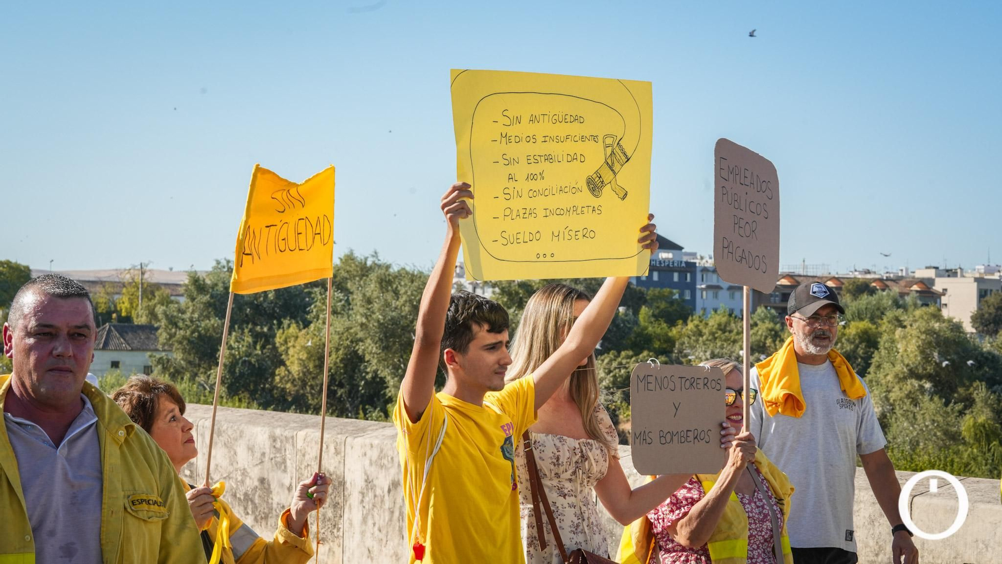 Marcha amarilla de bomberos forestales