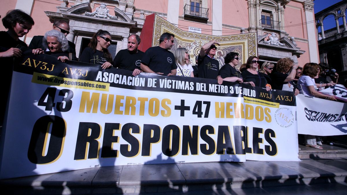 Per què el PP de Mazón no va poder silenciar les víctimes de la dana i el de Camps va enterrar durant set anys l'accident del metro?
