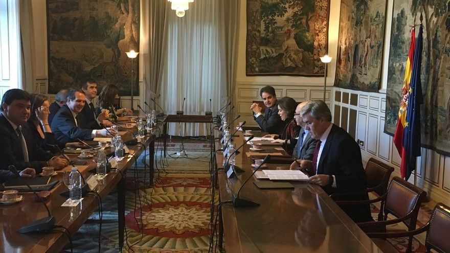 El Gobierno estudiará caso por caso a los 200 ayuntamientos próximos a la quiebra para mejorar su situación