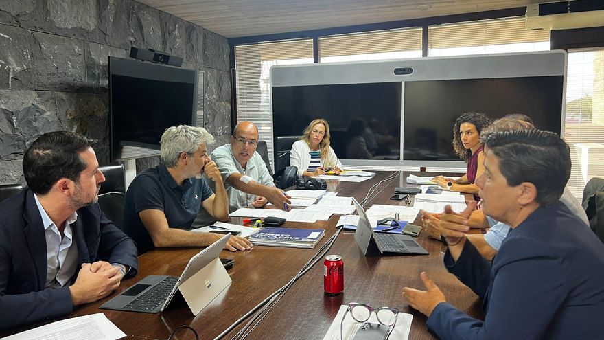 The Canarian Government rules out the breakage of an emissary as the source of the pollution in Playa Jardín, closed since July