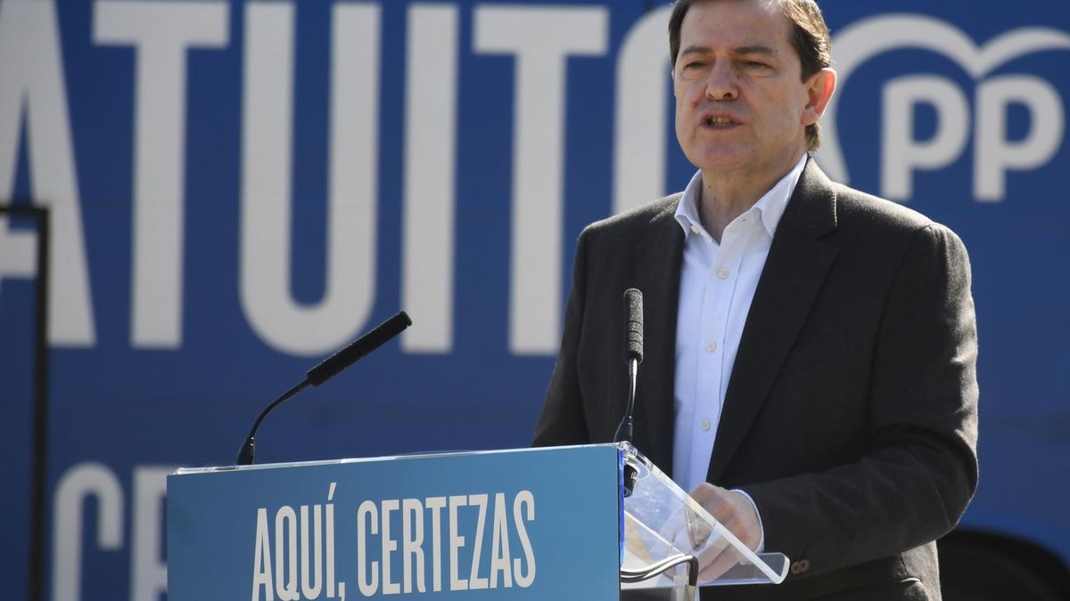 Mañueco anuncia 900 euros de ayuda para el carné de conducir de los jóvenes y 1.800 para el de mercancías