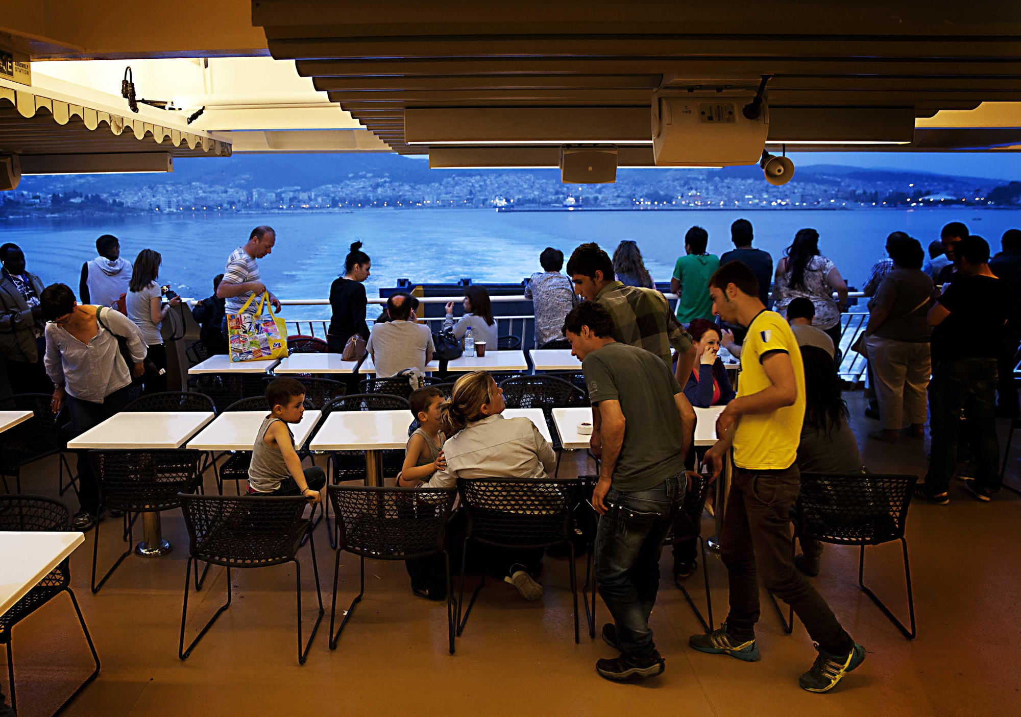 Los sirios se han convertido en la primera comunidad de llegada a Grecia. Lo hacen a menudo en pateras que parten desde la costa turca hasta las islas del Egeo. Fotografía: Anna Surinyach /MSF