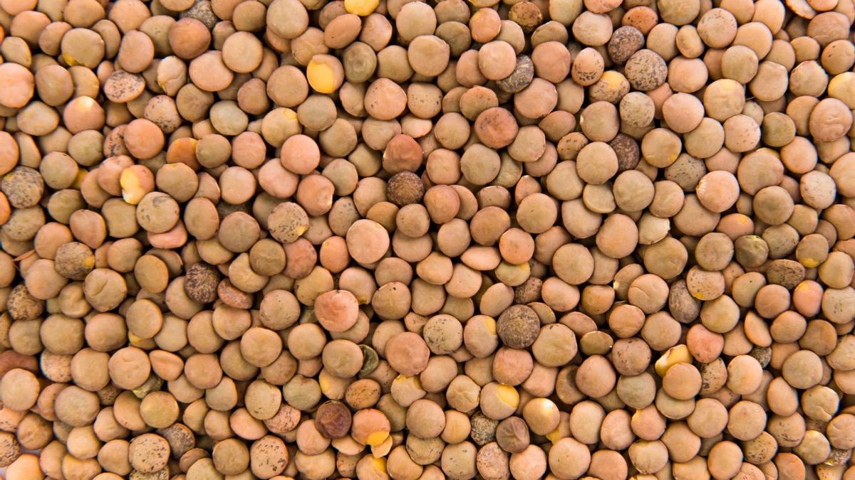 A variety of colors and shapes, this legume has one thing in common: a small, round shape.