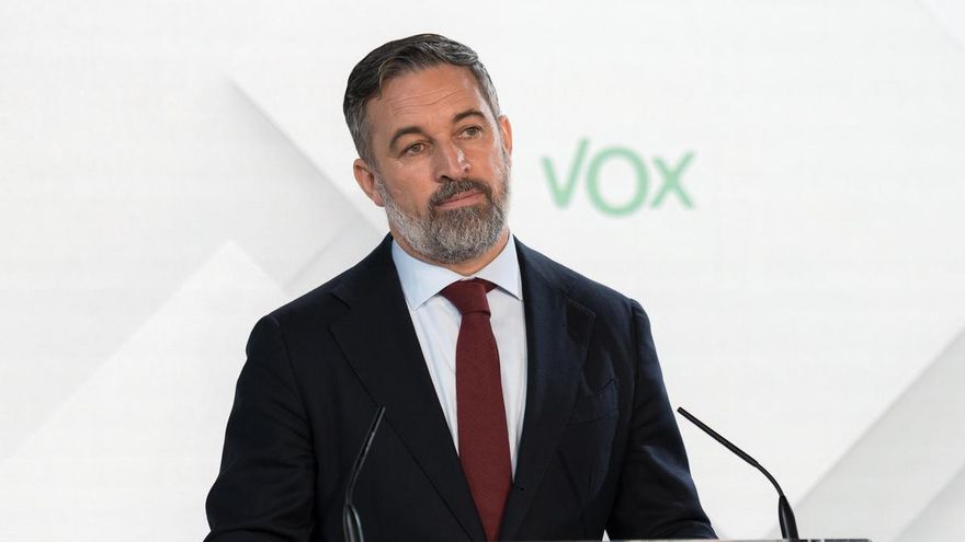 El presidente de Vox, Santiago Abascal, durante una rueda de prensa, en la sede del Vox, a 5 de octubre de 2026, en Madrid (España).