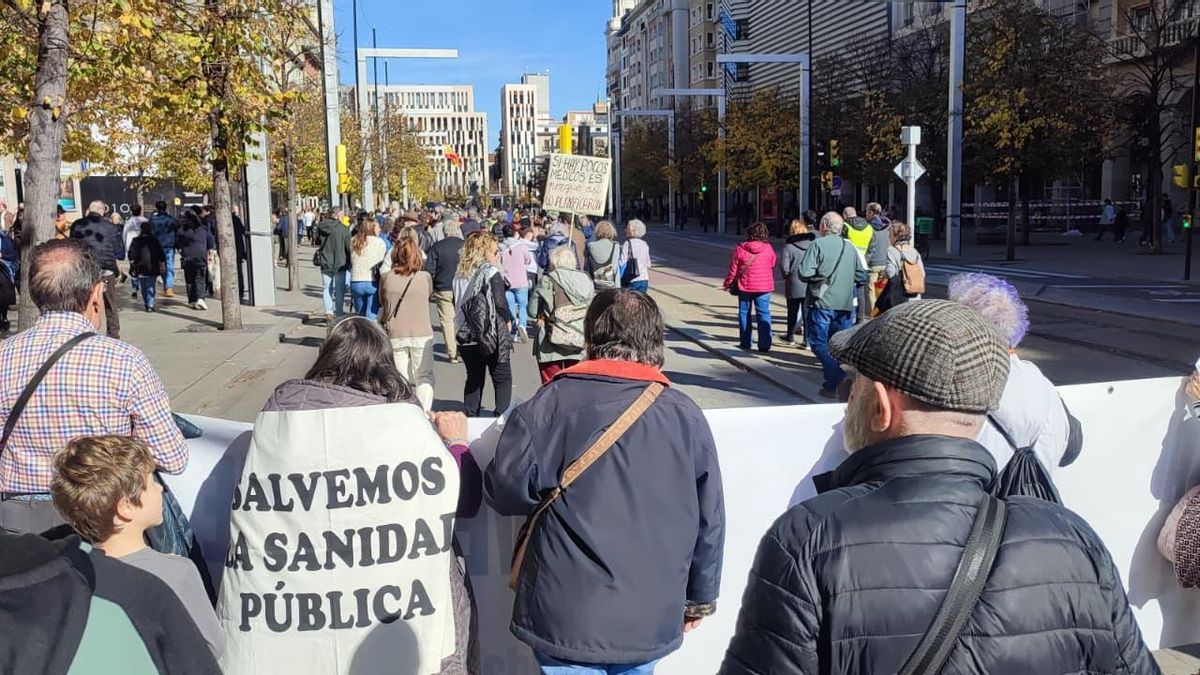 Manifestación por la sanidad pública en el Paseo Independencia de Zaragoza