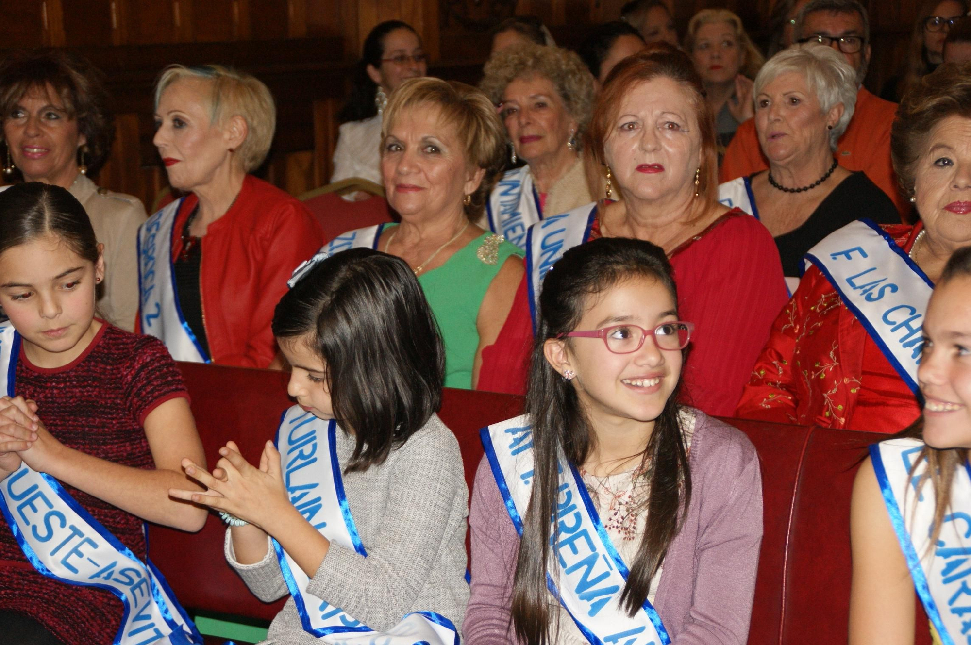 Algunas de las candidatas infantiles y mayores, durante el acto en el Ayuntamiento