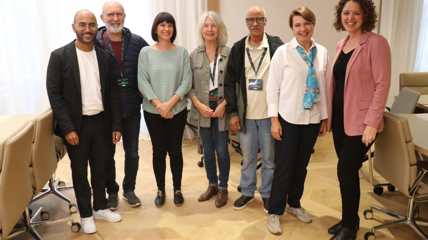 Algunos de los diputados miembos del intergrupo 'Paz y libertad para el pueblo saharaui', tras la aprobación de la PNL.