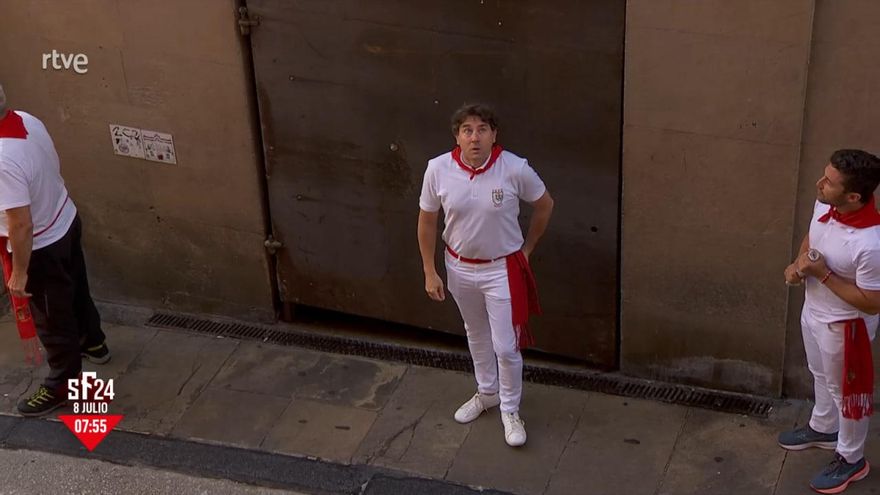 El líder de los socialistas vascos se vuelve a poner delante de los toros en San Fermín