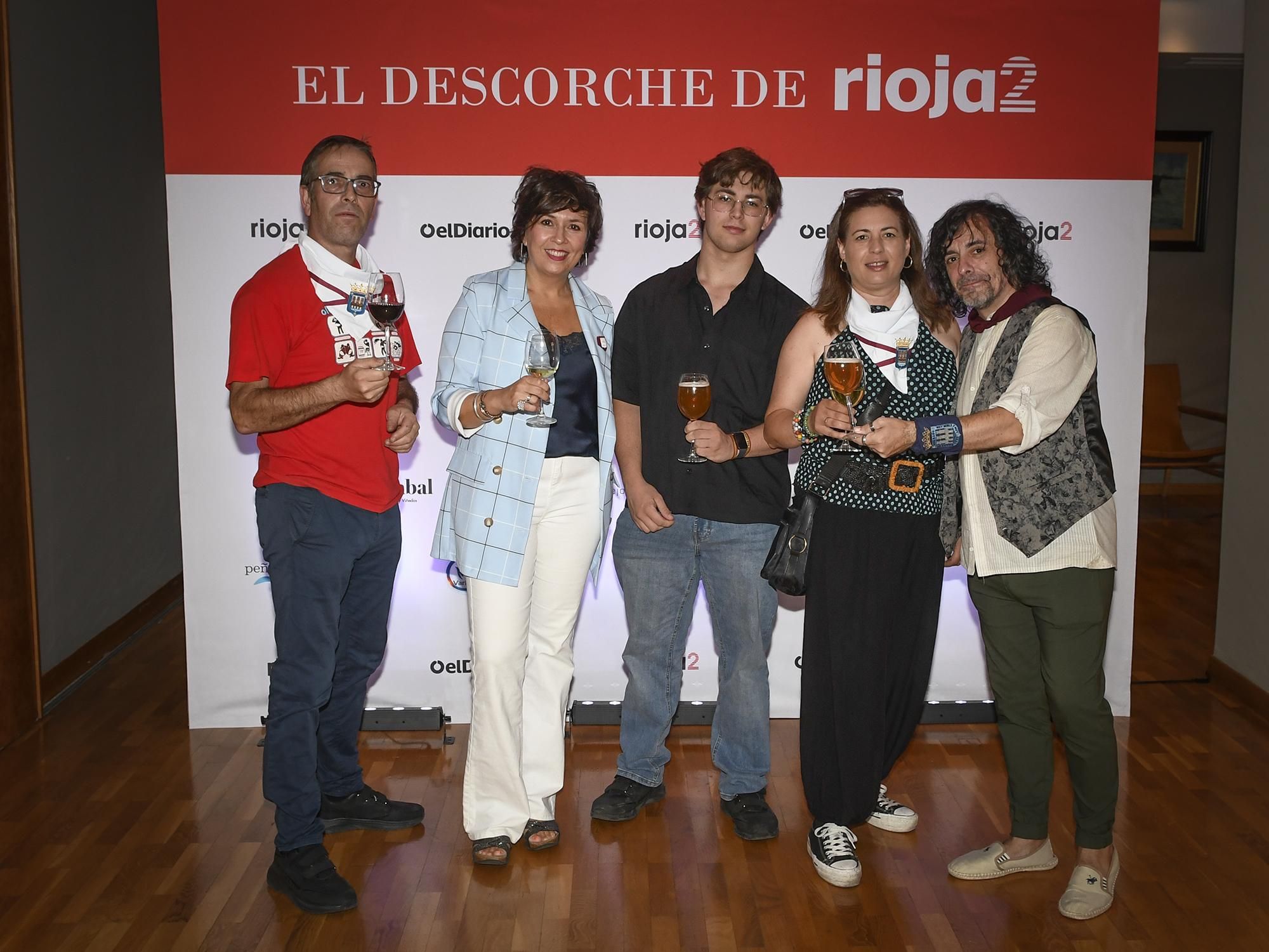Óscar, Laura y su hijo,de Blanco Cerrajeros