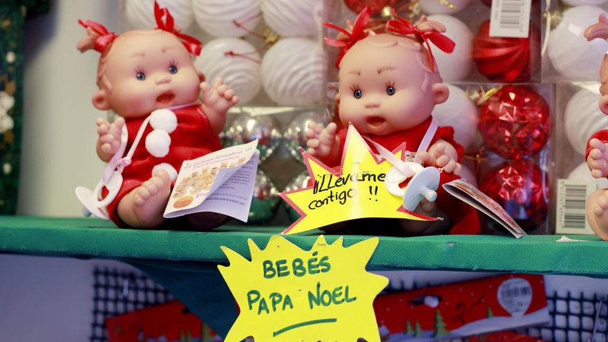 De puesto a puesto por la Navidad en la Plaza Mayor de Madrid