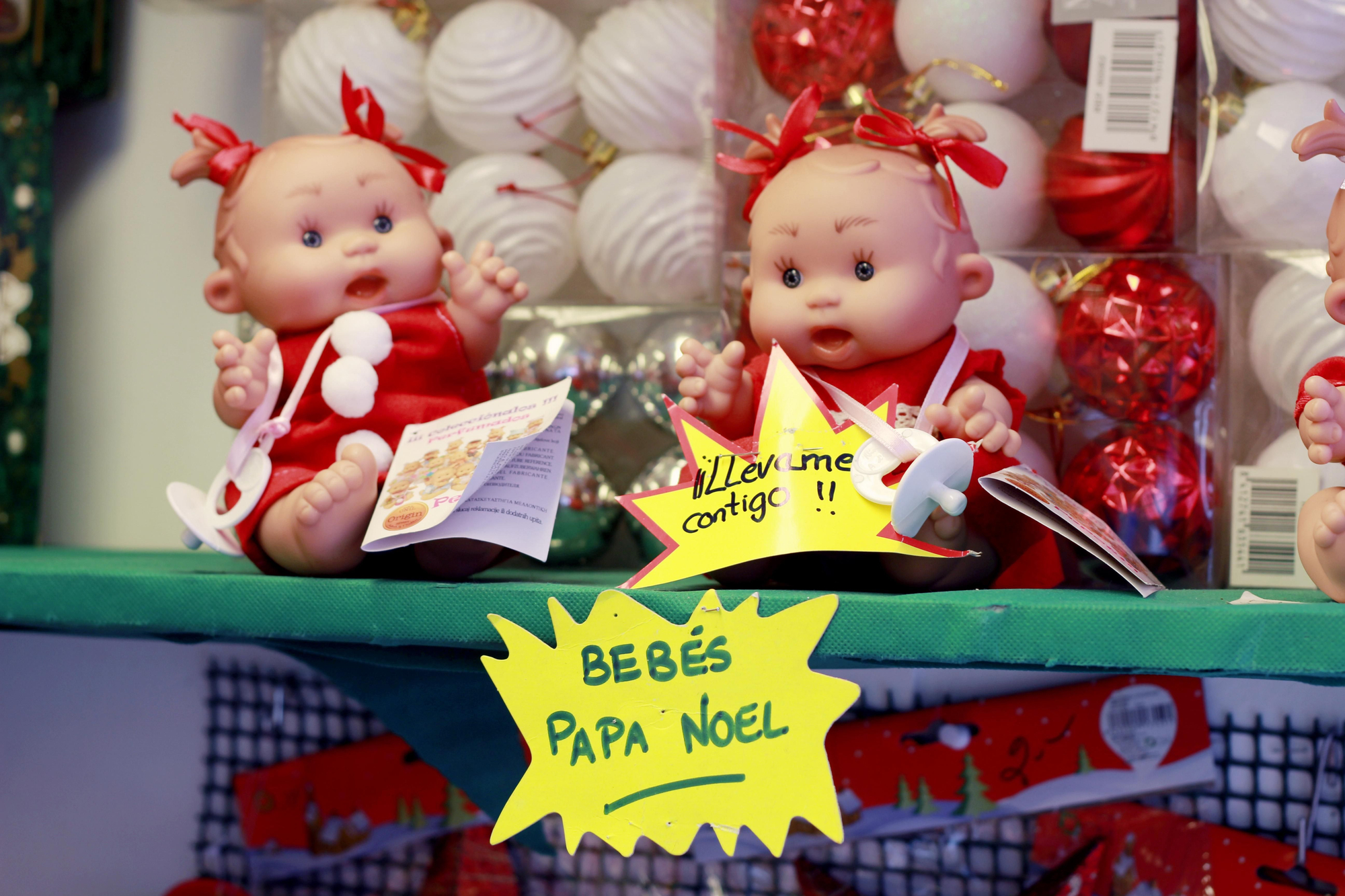 Recorrido puesto a puesto por la Navidad en la Plaza Mayor de Madrid