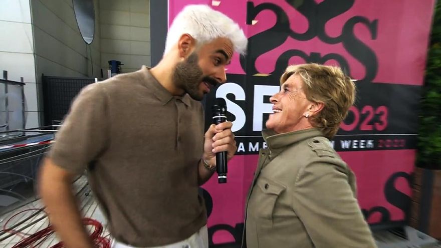 Germán González con Chelo García Cortés en los exteriores de Mediaset