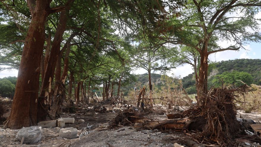Texas iza las banderas a media asta en honor a los más de cien muertos tras inundaciones