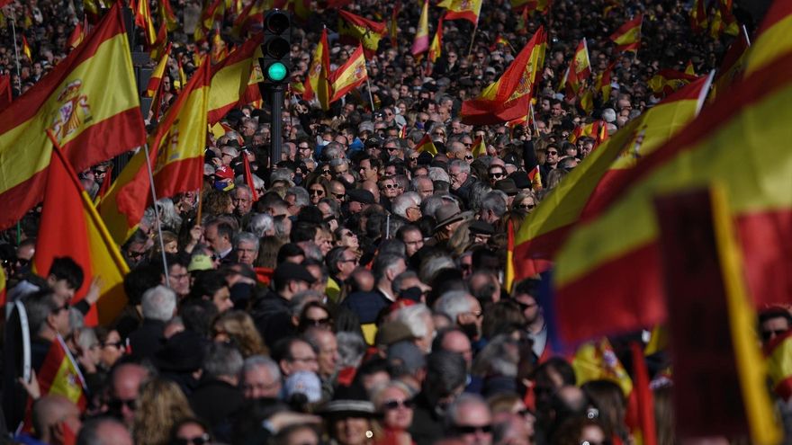 Miles de personas en una manifestación contra el Gobierno de Pedro Sánchez, en Cibeles, a 21 de enero de 2023