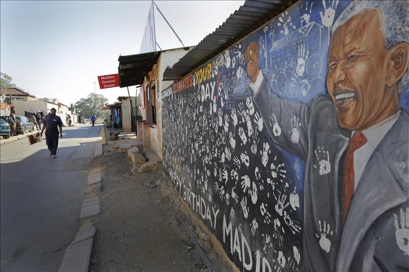 Mandela sigue respondiendo bien el tratamiento, según el Gobierno sudafricano