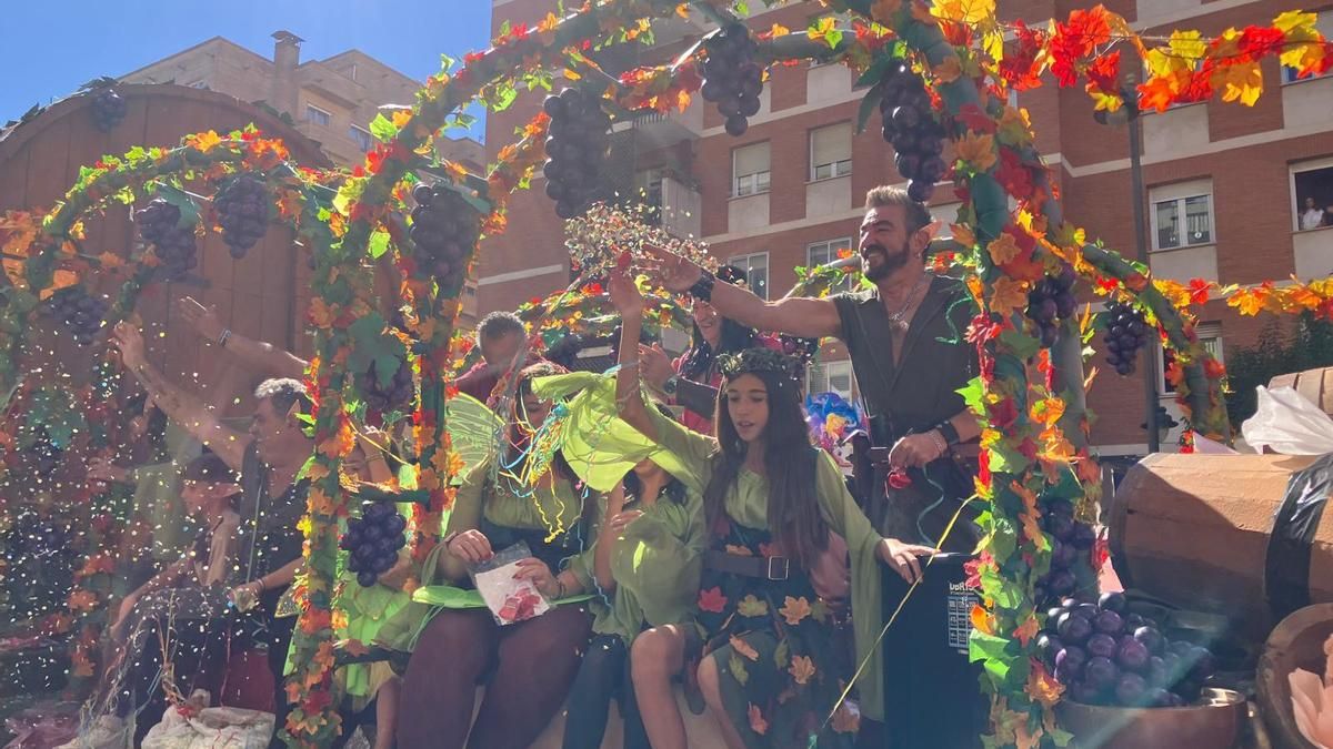 La Asociación de Vecinos la Cava-Fardachón, ganadora del desfile de carrozas en Logroño