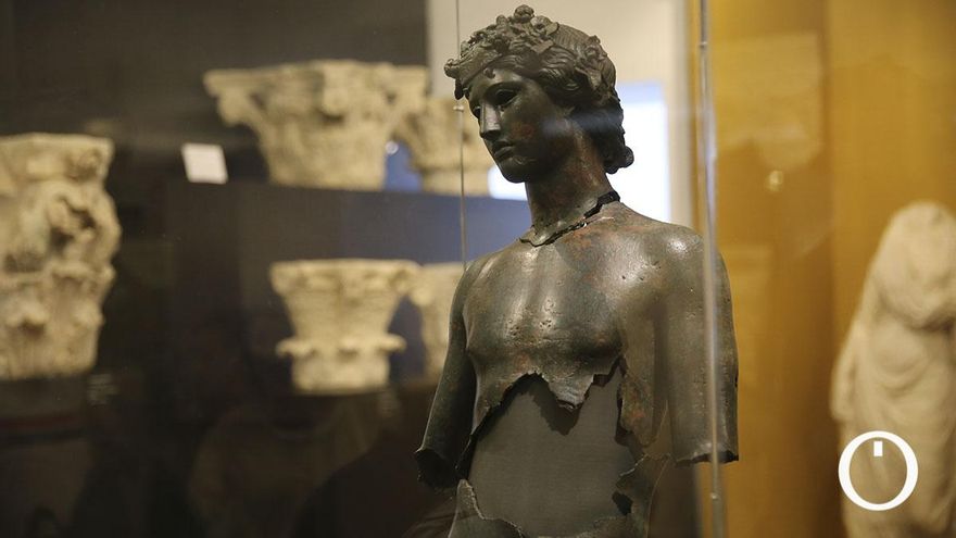 Córdoba ya expone dos de los ocho únicos efebos de bronce que hay en el mundo