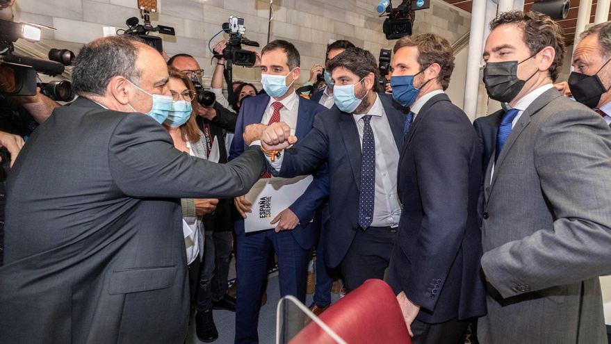 El Gobierno murciano del PP zozobra con las refriegas internas de los disidentes de Vox