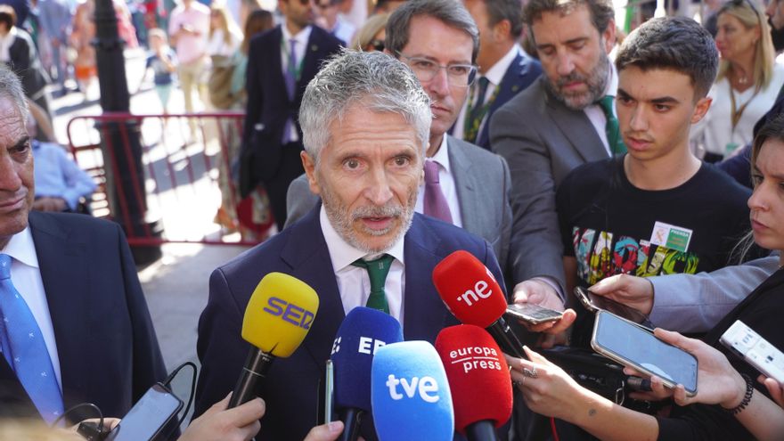 El ministro del Interior en funciones, Fernando Grande-Marlaska, atiende a los medios de comunicación durante el acto central de las celebraciones de la Virgen del Pilar, a 8 de octubre de 2023, en Logroño, La Rioja (España). La celebración de la Virgen d