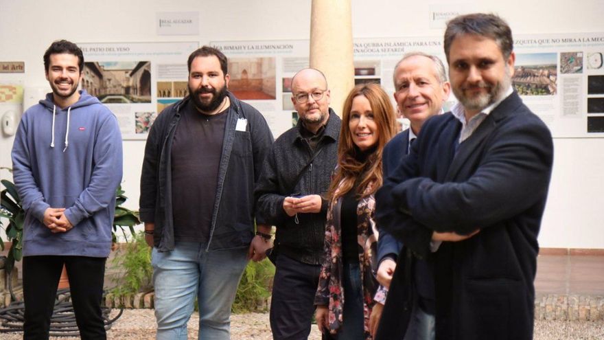 La delegada de Juventud, Marián Aguilar, con representantes de la Facultad de Filosofía y Letras de la UCO