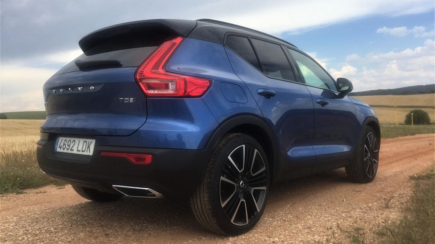 La batería de 10,7 kWh permite utilizar el coche en modo cero emisiones durante 46 kilómetros.