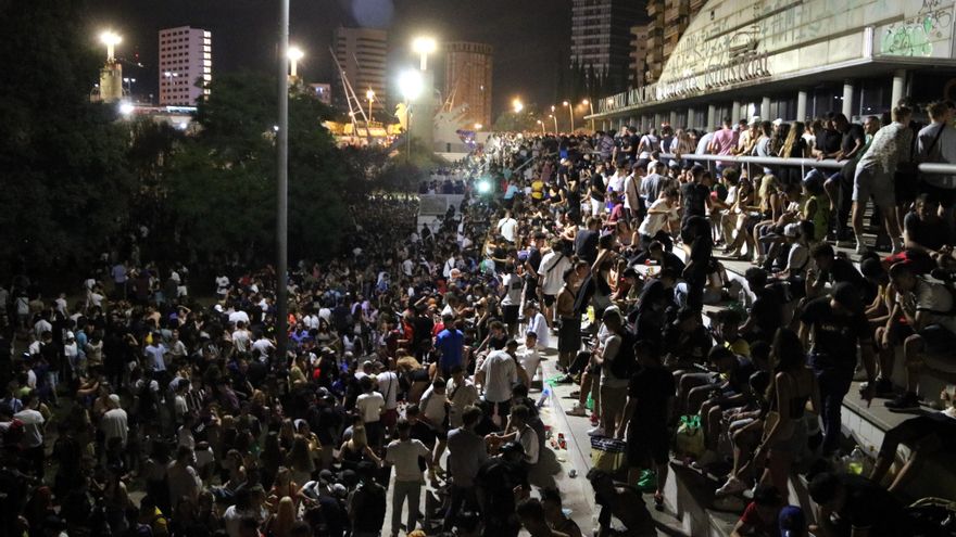 Los altercados y botellones vuelven a Barcelona en la última noche de las fiestas de Sants