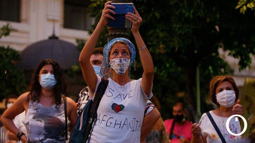 Concentración por las mujeres afganas en la plaza de las Tendillas
