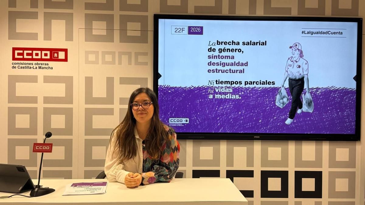 Ana Villaseñor, secretaria de Mujeres, Igualdad y Juventud de CCOO en la región castellanomanchega durante la presentación de 'Ni tiempos parciales ni vidas a medias'