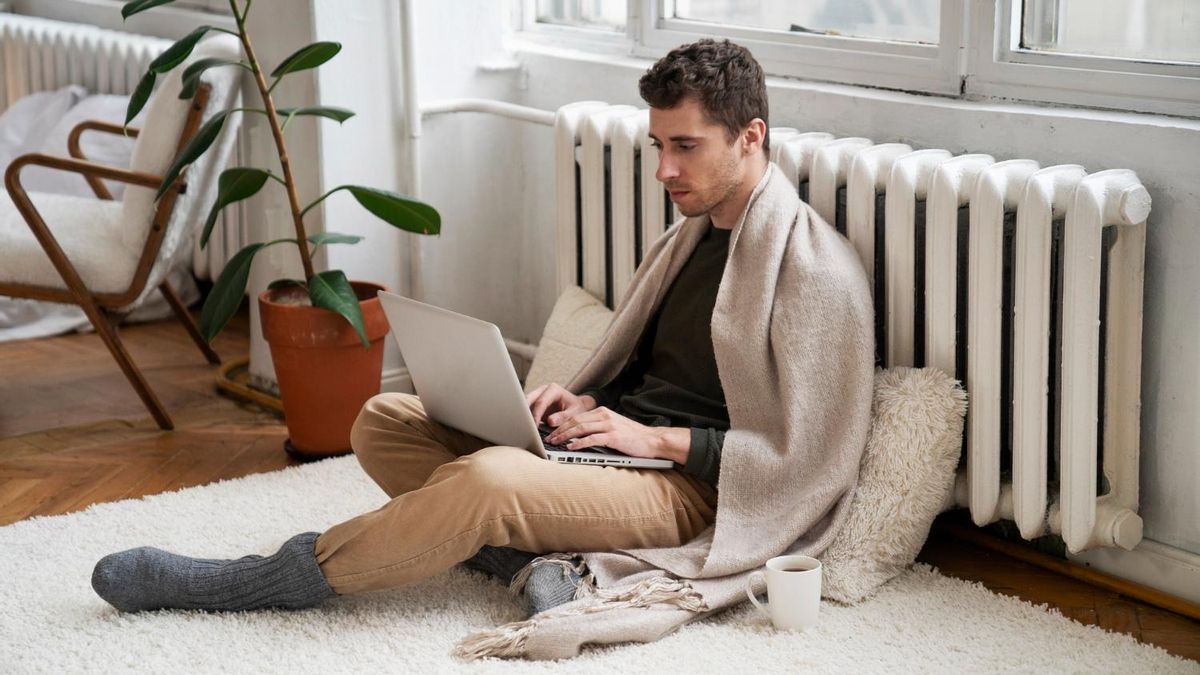 En los espacios en los que tenemos una actividad muy sedentaria, como el salón o el comedor, podemos mantener la temperatura a unos 19 o 20 grados