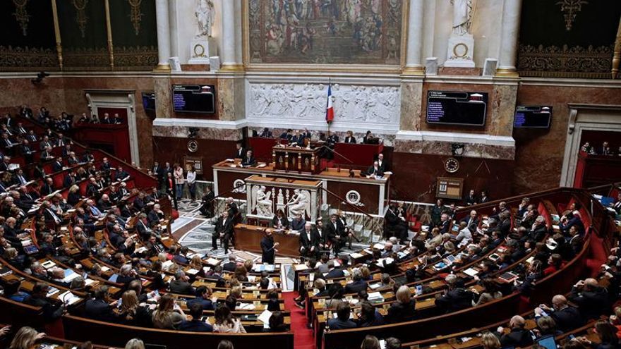 Tres diputados franceses amenazados de muerte en una carta racista anónima