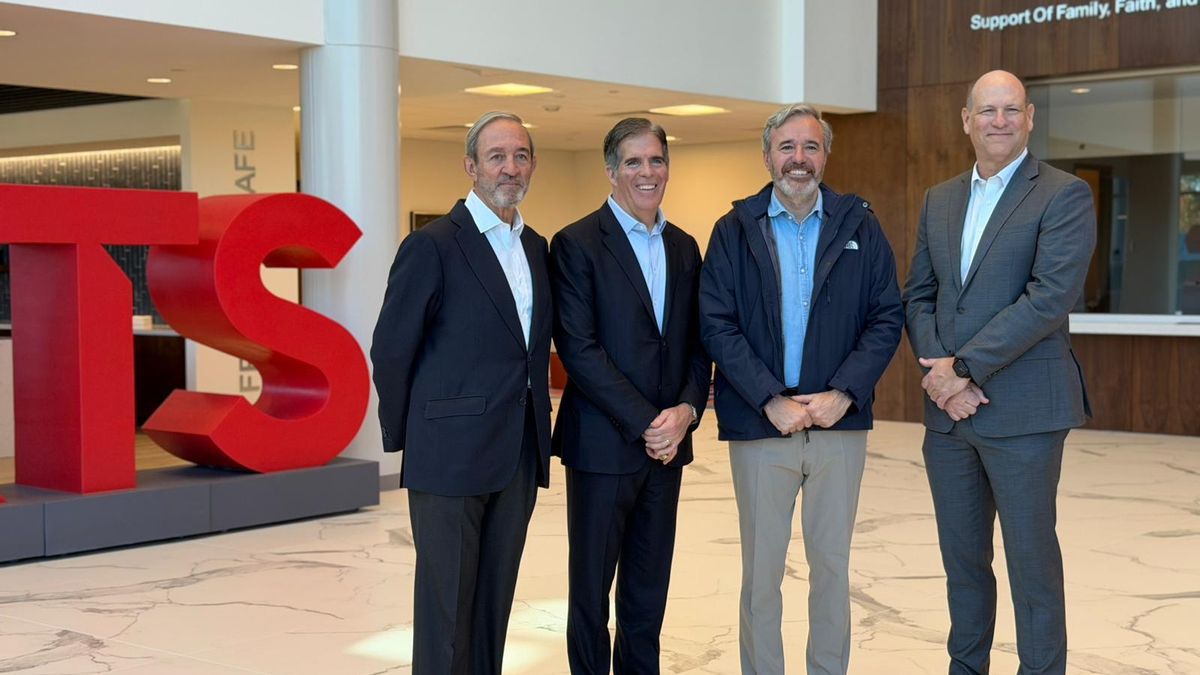 Azcón visita el complejo de centros de datos de QTS en Virginia en otra parada de su semana por Estados Unidos