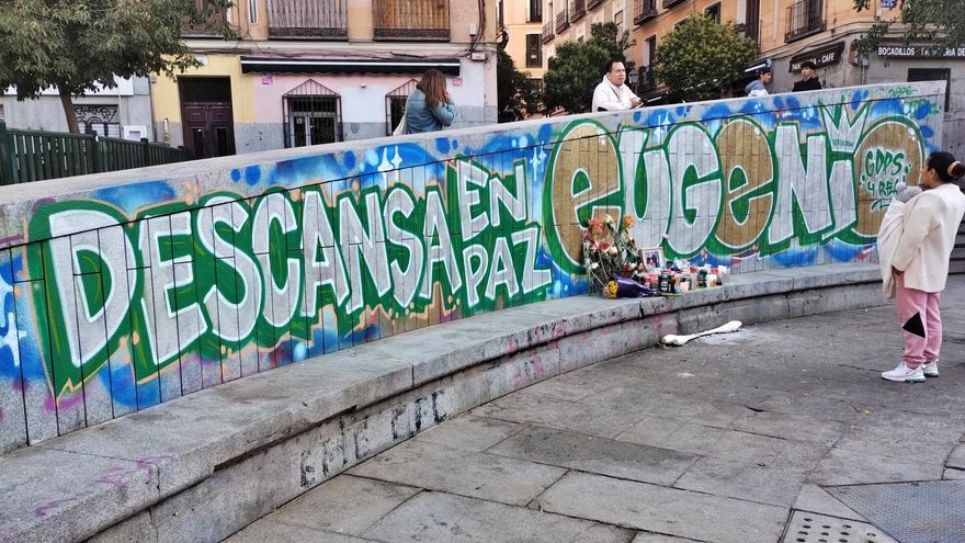 Un mural en el centro de Madrid homenajea a Eugenio, el rapero asesinado que Malasaña echará de menos