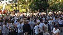 Concentración en Plaza Nueva de Sevilla a la llamada de #parlemhablemos /Foto: R.R.