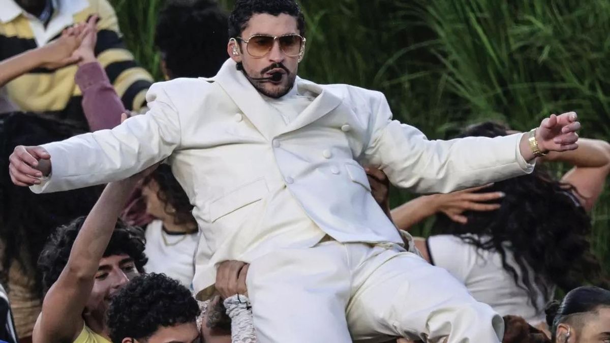 Bad Bunny expuso en el Super Bowl la realidad que atraviesa a América Latina por la falta de electricidad.