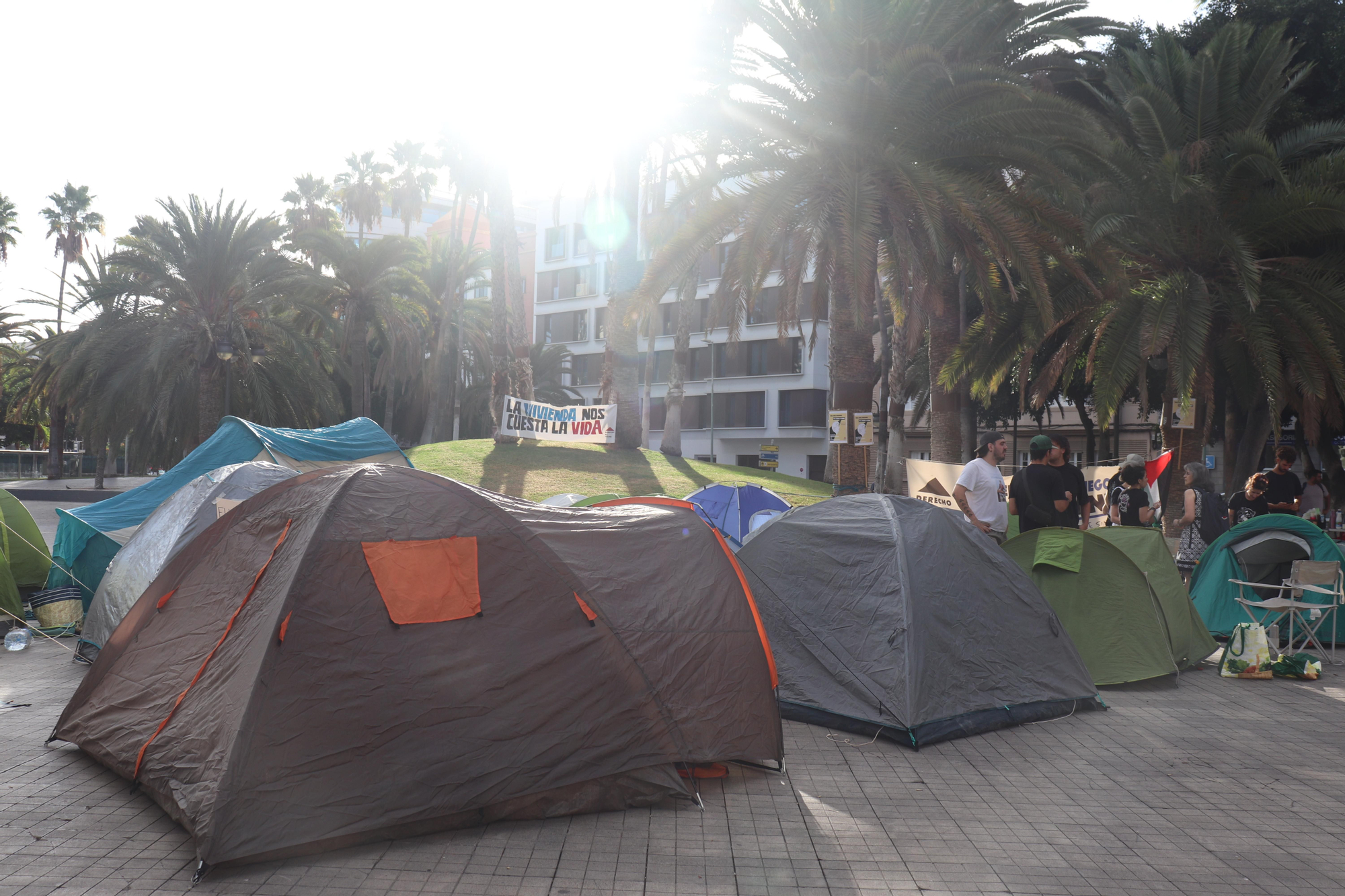 Acampada en la Plaza de la Feria (Las Palmas de Gran Canaria) por el derecho a la vivienda