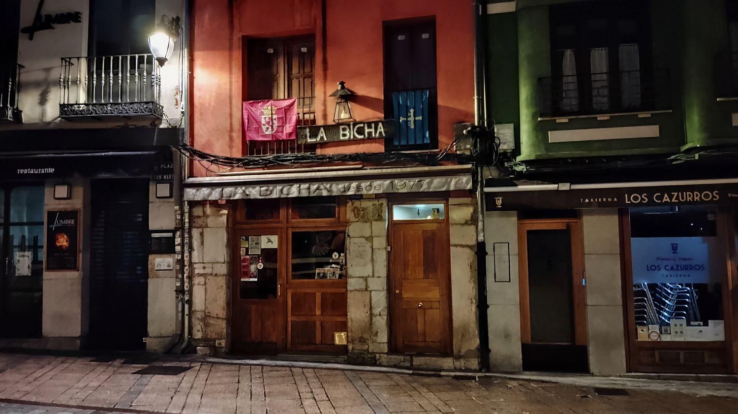 No podía faltar La Bicha, quizás el bar más afamado de todo el Húmedo, en esa misma plaza.