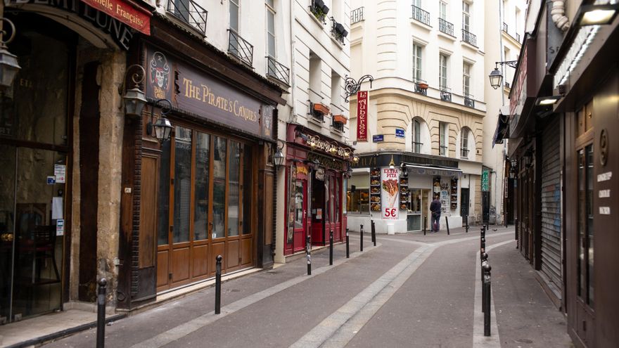 Imagen de archivo. Restaurantes cerrados en el famoso Barrio Latino de París tras el confinamiento decretado a final de noviembre.