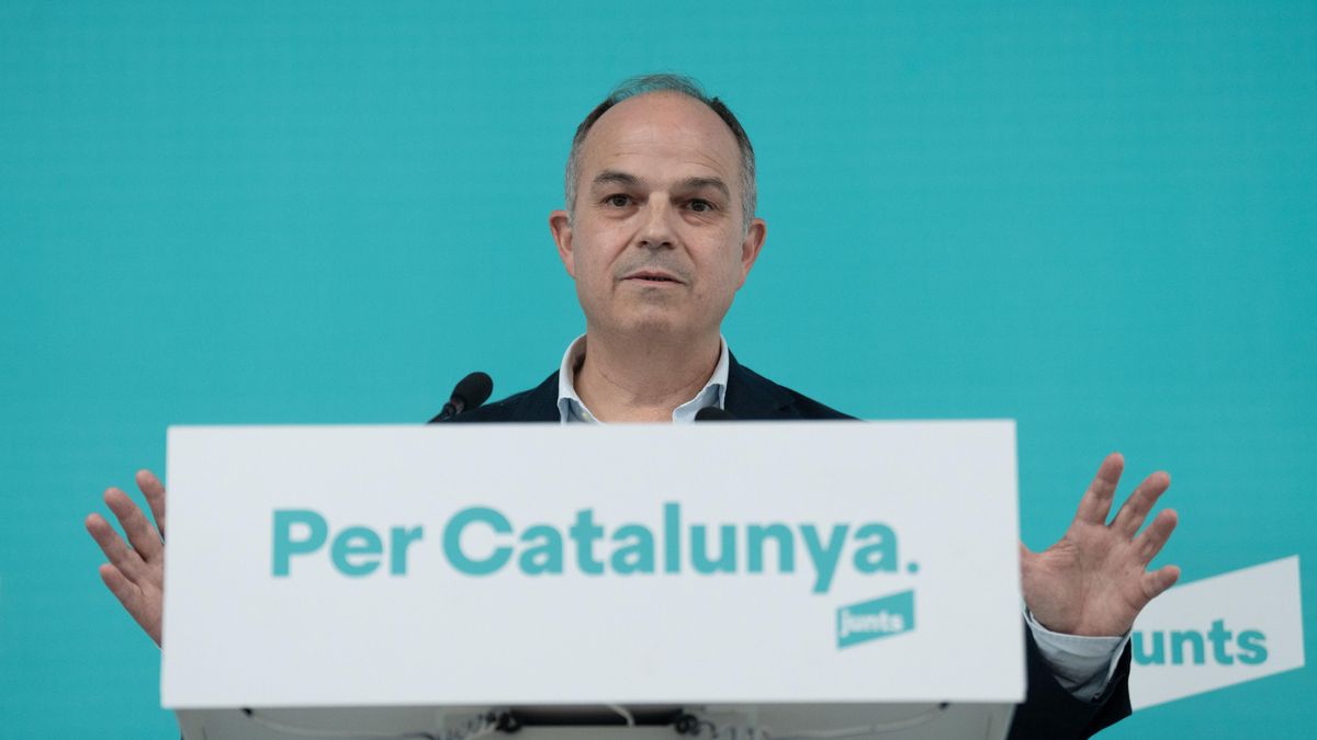 Archivo - El secretario general de Junts, Jordi Turull, comparece ante los medios de comunicación, en la sede de Junts, a 1 de julio de 2024, en Barcelona, Catalunya (España)