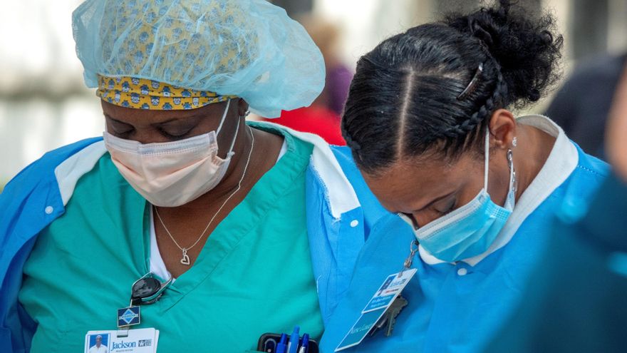 Estados Unidos se encuentra en una "encrucijada" y debe actuar cuanto antes para evitar una "ola evitable" de contagios de la covid-19 como las que se han detectado en parte de Europa, alertaron este lunes los Centros para el Control y Prevención de Enfermedades del país (CDC, en inglés). EFE/EPA/CRISTOBAL HERRERA-ULASHKEVICH/Archivo