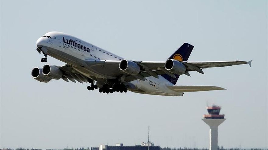 Lufthansa pierde casi nueves veces más hasta marzo por los costes de combustible