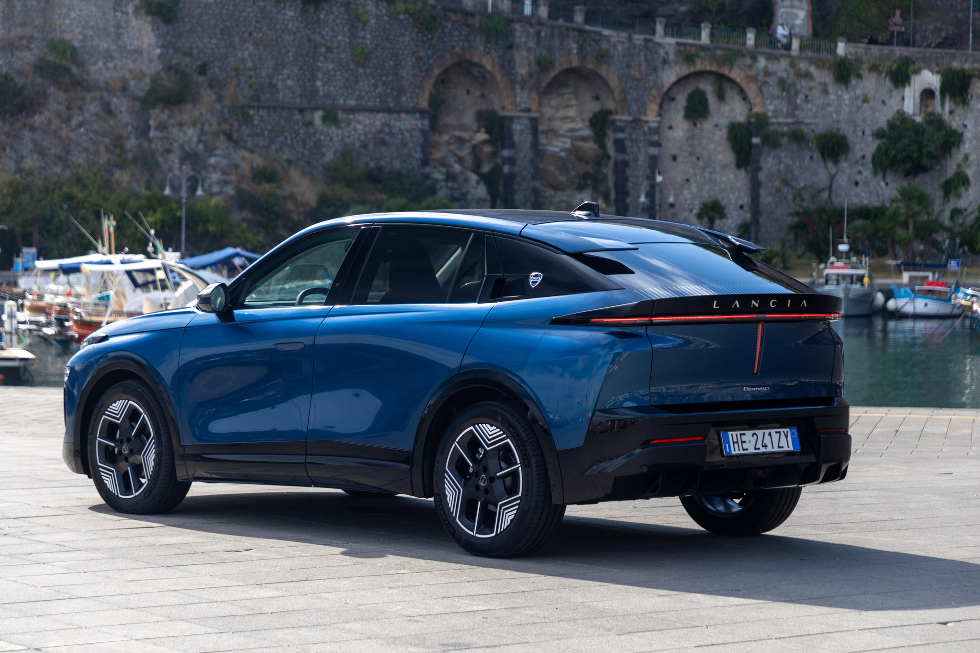 El nuevo modelo de Lancia mide 4,67 metros de longitud.