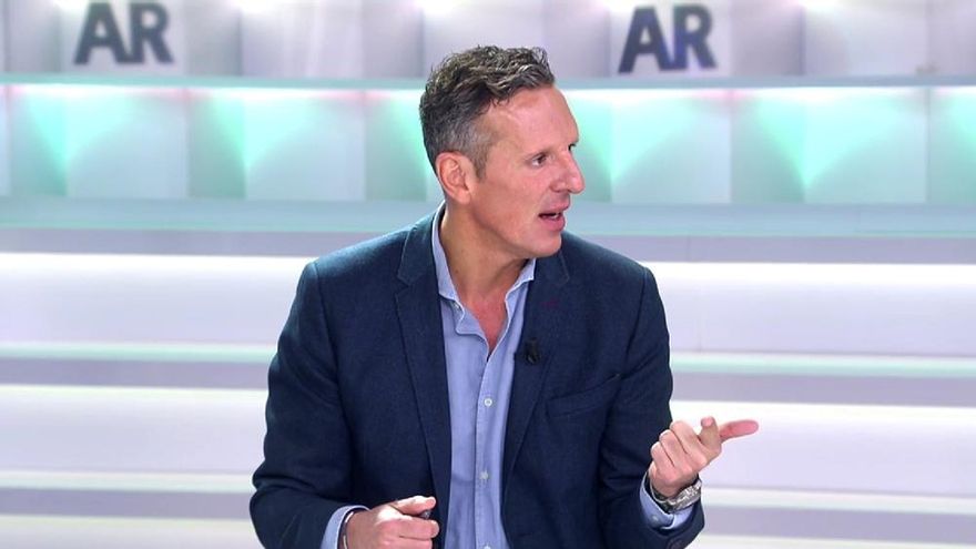 Joaquín Prat corrige a un compañero y acaba disculpándose por un error parecido